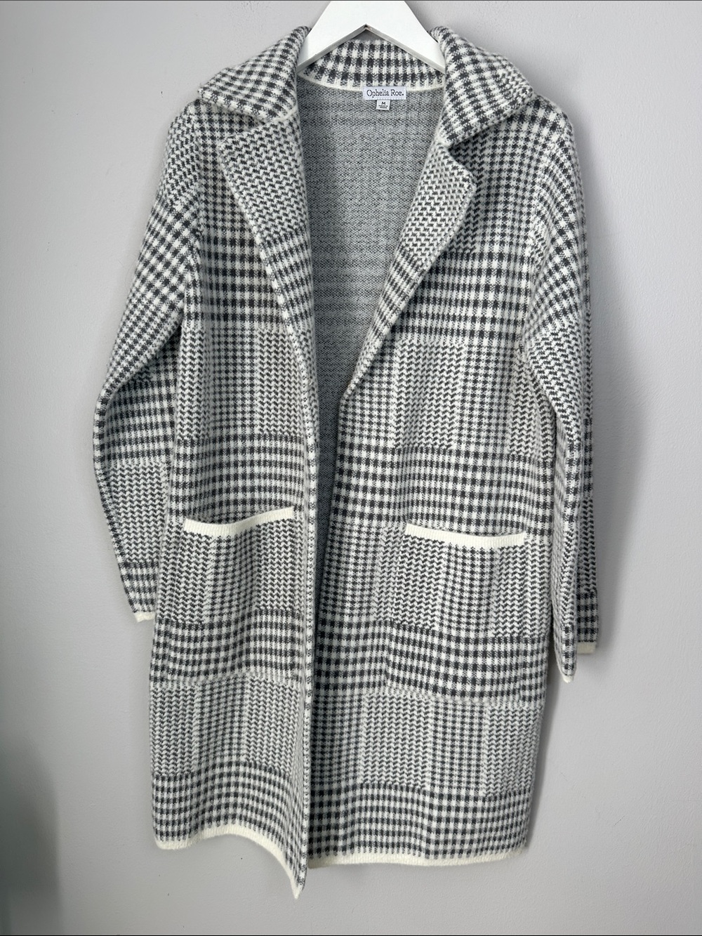 Ophelia Roe Gray & White Plaid Long Coat size M